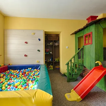 Goralski Gosciniec & * Poronin